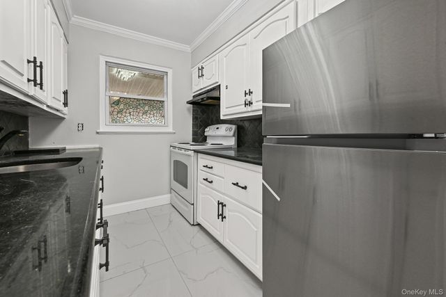 312 Coventry Road S, West Hempstead, NY 11552