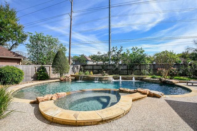 6526 Adobe Trails Drive, Sugar Land, TX 77479