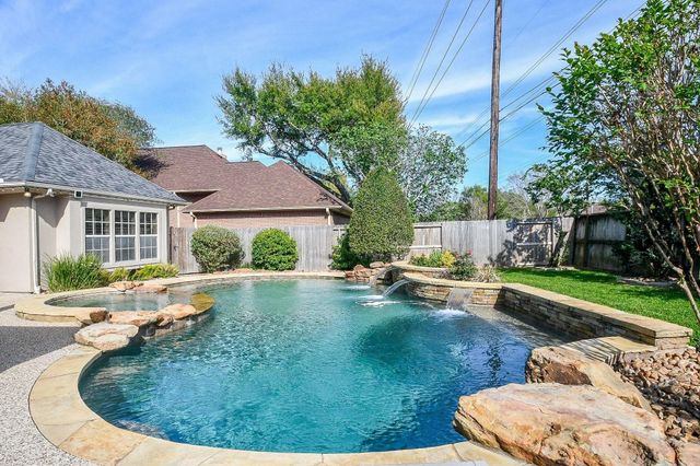 6526 Adobe Trails Drive, Sugar Land, TX 77479