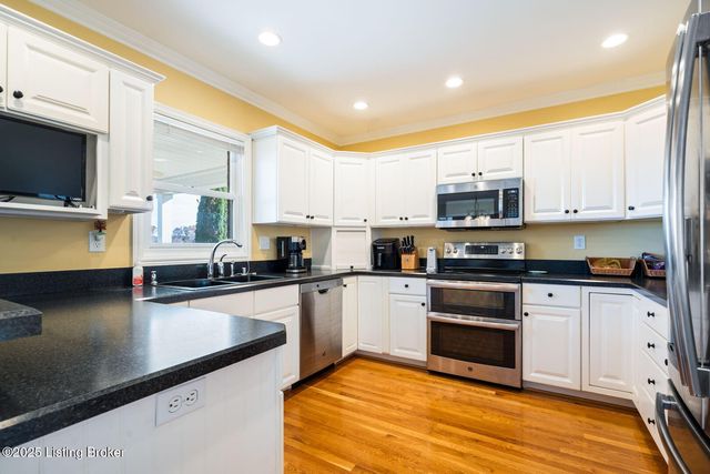 7909 Kendrick Crossing Ln, Louisville, KY 40291