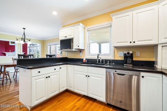 7909 Kendrick Crossing Ln, Louisville, KY 40291