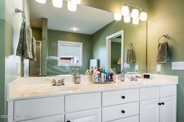 7909 Kendrick Crossing Ln, Louisville, KY 40291