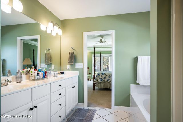 7909 Kendrick Crossing Ln, Louisville, KY 40291