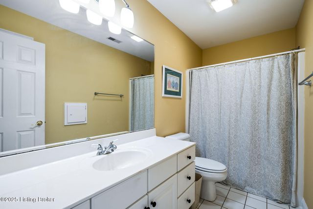 7909 Kendrick Crossing Ln, Louisville, KY 40291