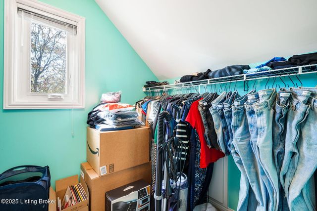 7909 Kendrick Crossing Ln, Louisville, KY 40291