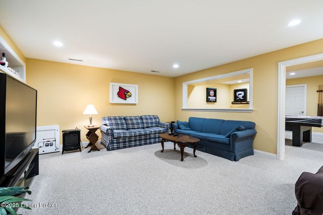 7909 Kendrick Crossing Ln, Louisville, KY 40291