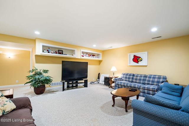 7909 Kendrick Crossing Ln, Louisville, KY 40291