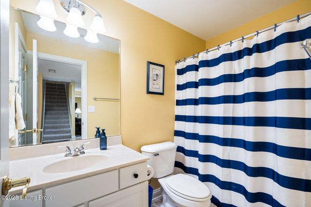 7909 Kendrick Crossing Ln, Louisville, KY 40291