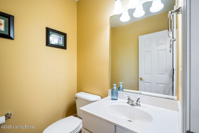 7909 Kendrick Crossing Ln, Louisville, KY 40291