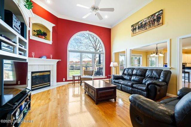 7909 Kendrick Crossing Ln, Louisville, KY 40291