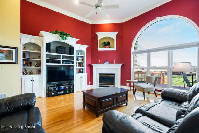 7909 Kendrick Crossing Ln, Louisville, KY 40291