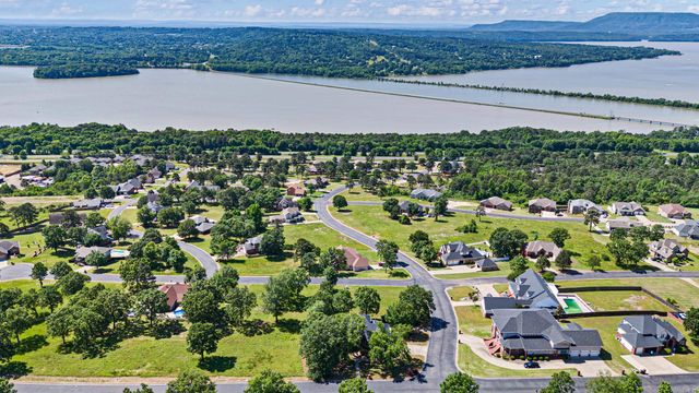 8 E Ridgeline Dr Drive, Russellville, AR 72802