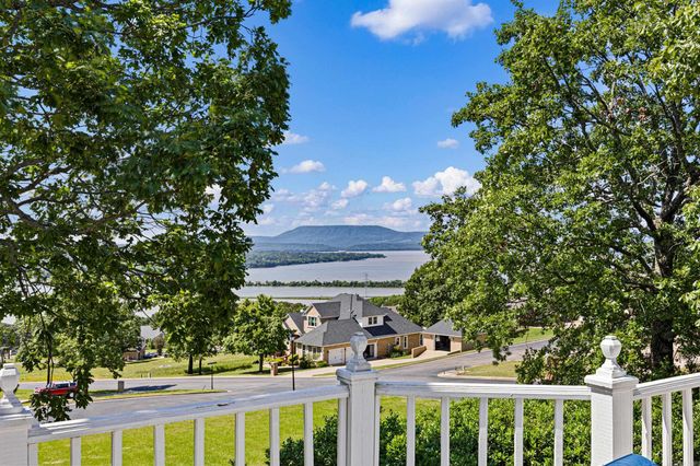 8 E Ridgeline Dr Drive, Russellville, AR 72802