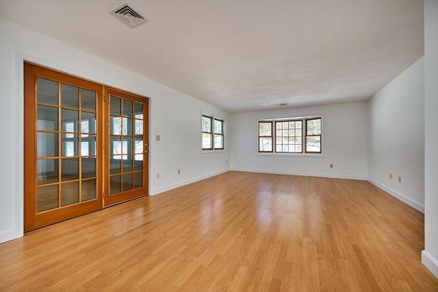 204 Countryside 204, Greenfield, MA 01301