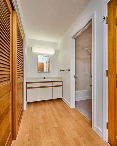 204 Countryside 204, Greenfield, MA 01301