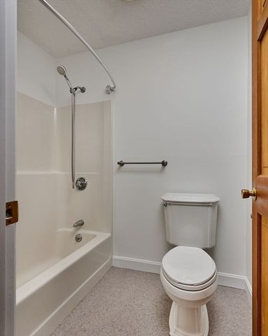 204 Countryside 204, Greenfield, MA 01301