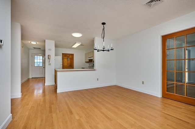 204 Countryside 204, Greenfield, MA 01301