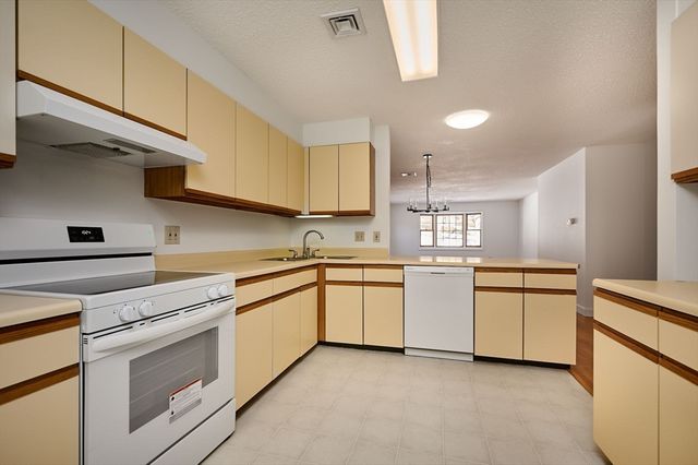 204 Countryside 204, Greenfield, MA 01301