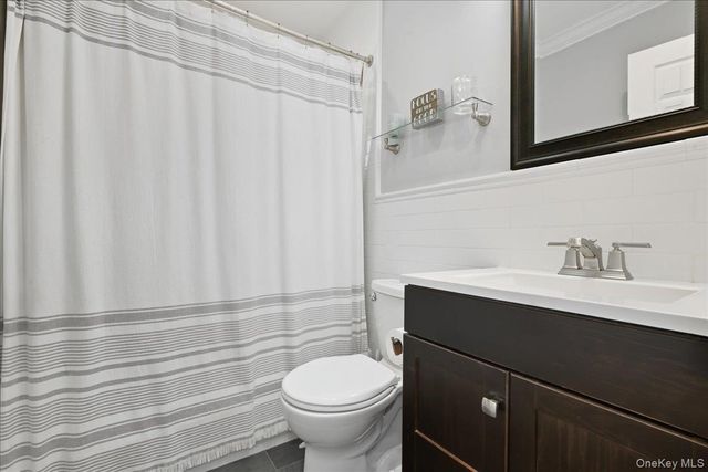 2066 Lakeview Road B, Bellmore, NY 11710