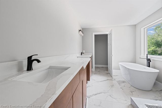 3258 Shorewood Avenue, Fort Gratiot, MI 48059