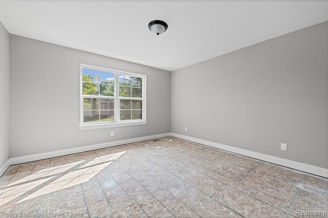 3258 Shorewood Avenue, Fort Gratiot, MI 48059