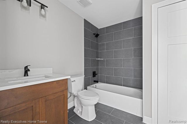 3258 Shorewood Avenue, Fort Gratiot, MI 48059