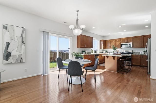 9025 S 204th Place, Kent, WA 98031