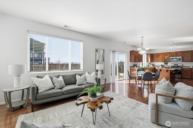 9025 S 204th Place, Kent, WA 98031