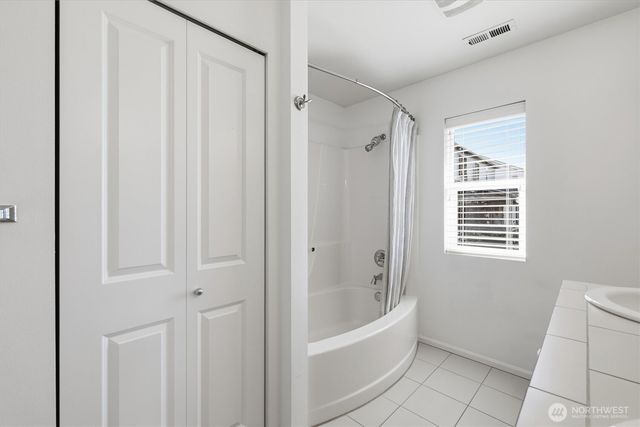 9025 S 204th Place, Kent, WA 98031