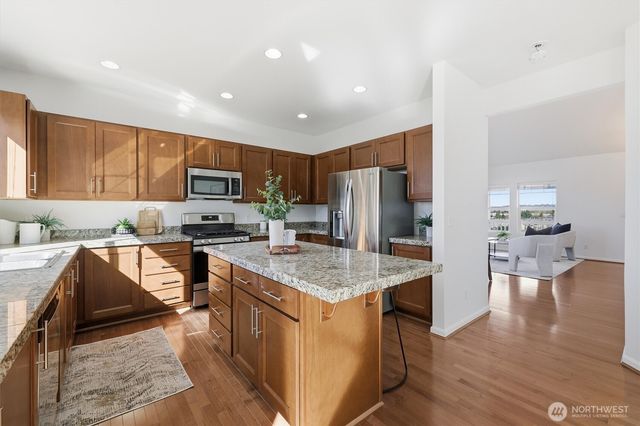 9025 S 204th Place, Kent, WA 98031