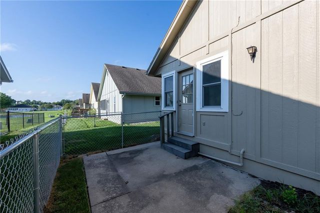 501 S Poseidon Way, Raymore, MO 64083