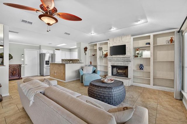 13822 Brigantine Dr, Corpus Christi, TX 78418