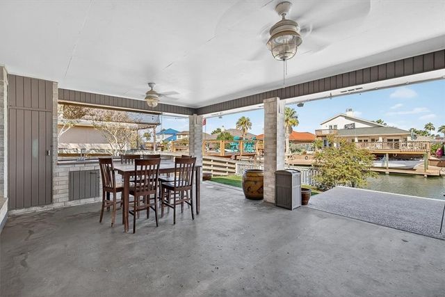 13822 Brigantine Dr, Corpus Christi, TX 78418