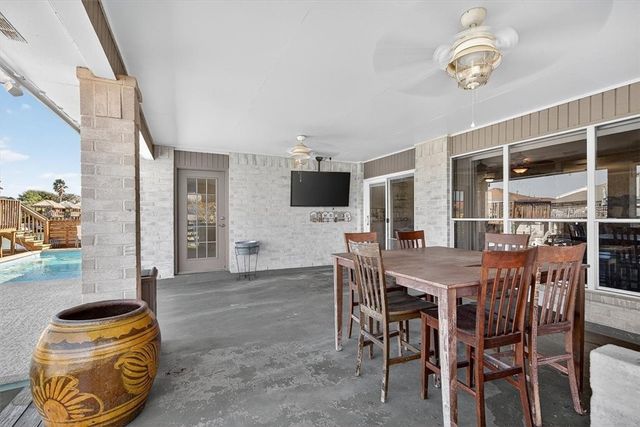 13822 Brigantine Dr, Corpus Christi, TX 78418