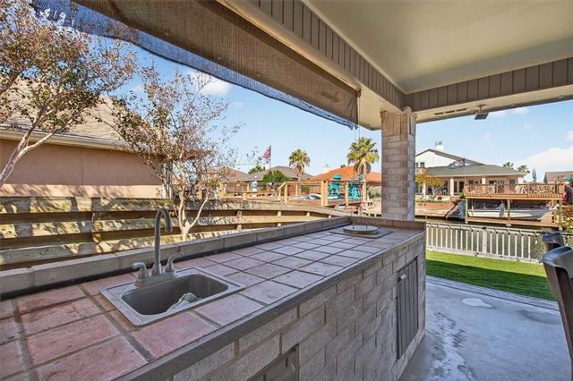 13822 Brigantine Dr, Corpus Christi, TX 78418