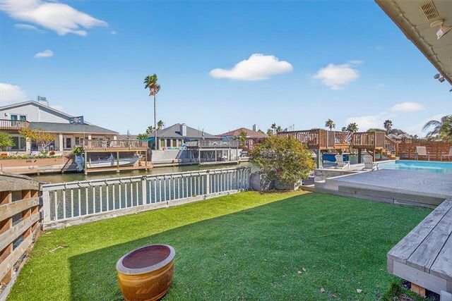 13822 Brigantine Dr, Corpus Christi, TX 78418