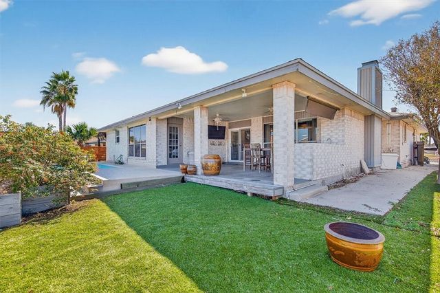 13822 Brigantine Dr, Corpus Christi, TX 78418