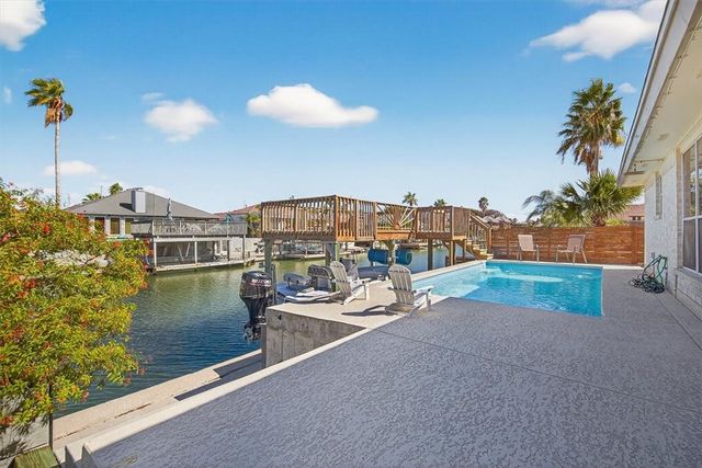 13822 Brigantine Dr, Corpus Christi, TX 78418