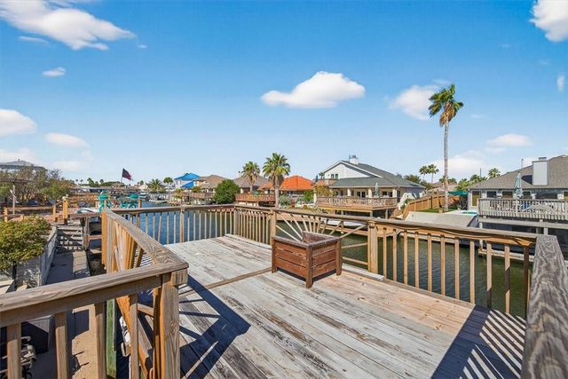 13822 Brigantine Dr, Corpus Christi, TX 78418