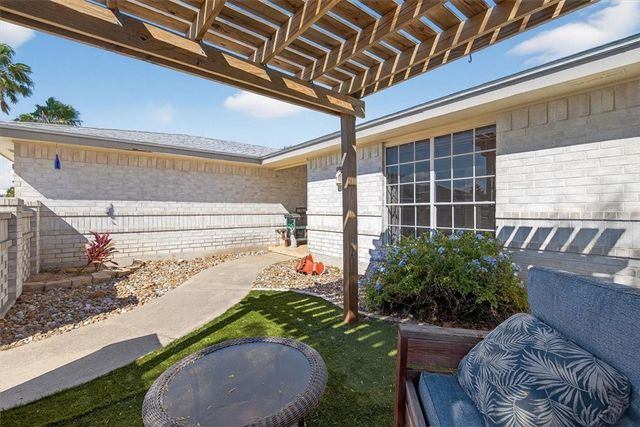 13822 Brigantine Dr, Corpus Christi, TX 78418