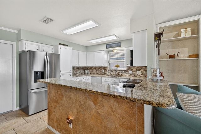 13822 Brigantine Dr, Corpus Christi, TX 78418