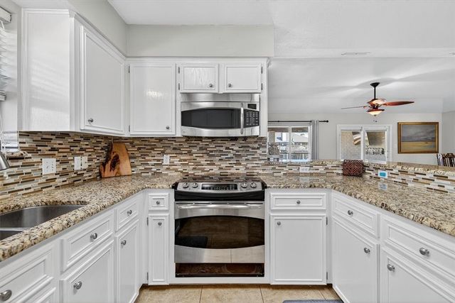 13822 Brigantine Dr, Corpus Christi, TX 78418