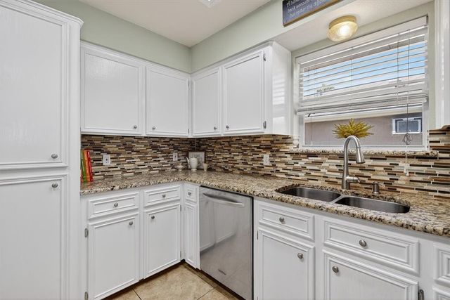 13822 Brigantine Dr, Corpus Christi, TX 78418