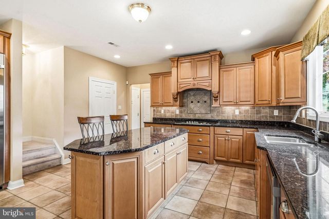 950 BORTONS LANDING RD, Moorestown, NJ 08057