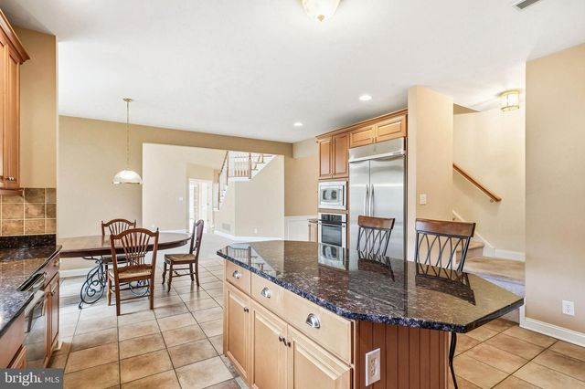 950 BORTONS LANDING RD, Moorestown, NJ 08057