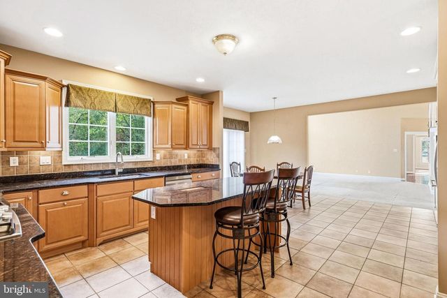 950 BORTONS LANDING RD, Moorestown, NJ 08057