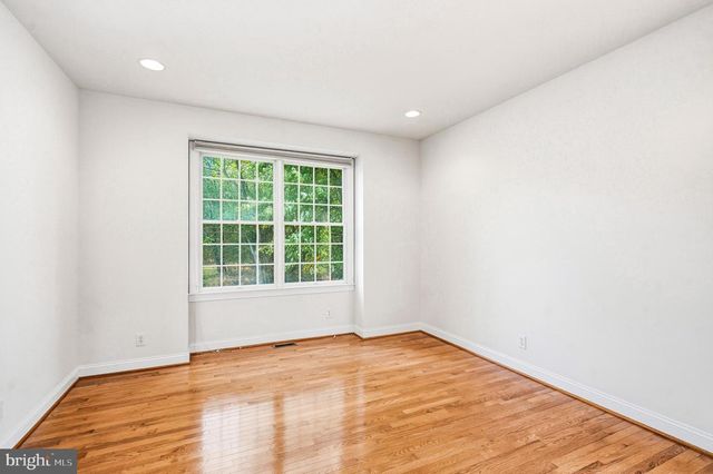 950 BORTONS LANDING RD, Moorestown, NJ 08057