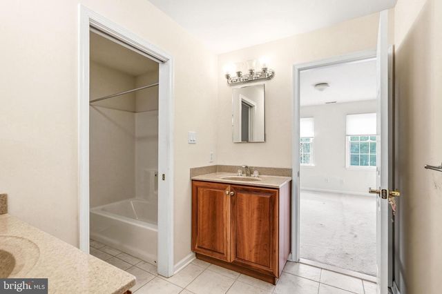 950 BORTONS LANDING RD, Moorestown, NJ 08057