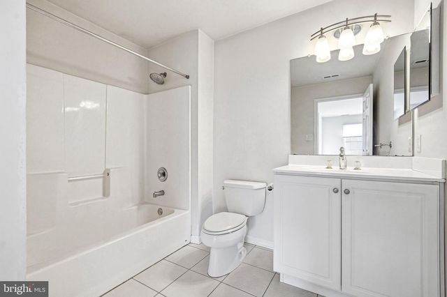 950 BORTONS LANDING RD, Moorestown, NJ 08057
