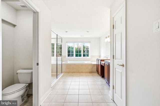 950 BORTONS LANDING RD, Moorestown, NJ 08057